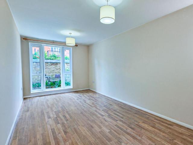 Flat for sale in Putney, Greater London