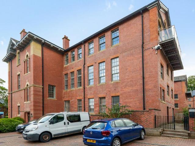 Flat for sale in Hyde Park, West Yorkshire