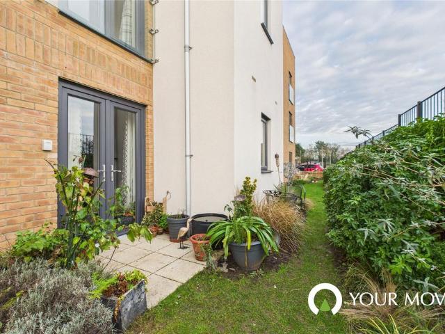 Flat for sale in Eastbridge, Suffolk
