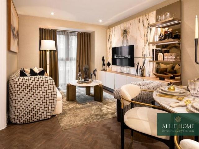 Flat for sale in Canning Town, Greater London