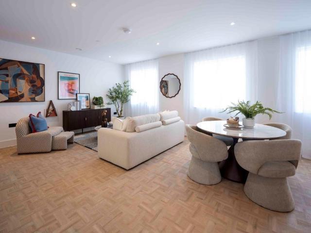 Flat for sale in Clapham Junction, Greater London