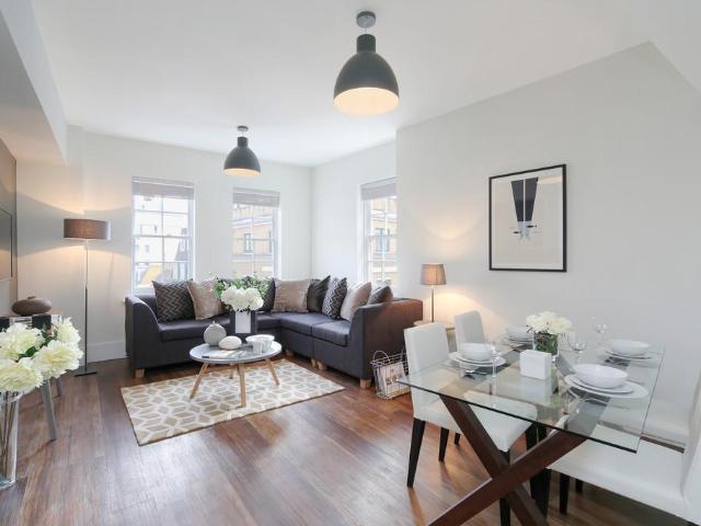 Flat for sale in Victoria, Greater London
