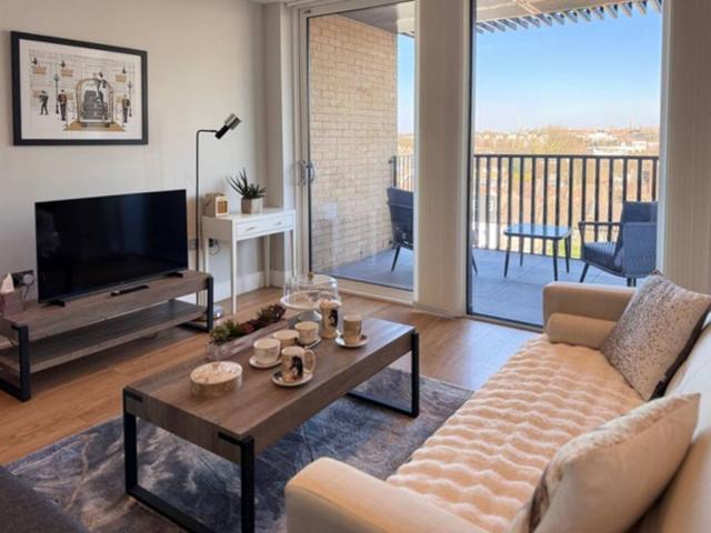 Flat for sale in Summerstown, Greater London