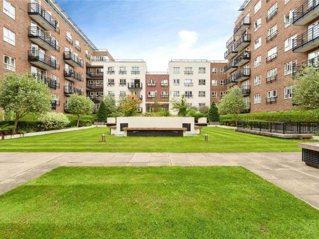 Flat for sale in Norbiton, Greater London