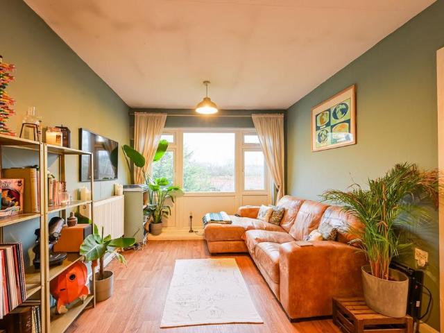 Flat for sale in Old Ford, Bow