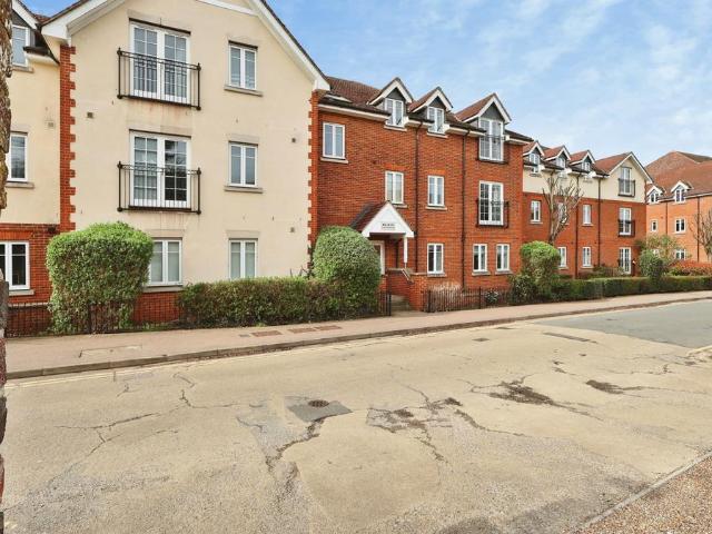 Flat for sale in King's Walden, Hertfordshire