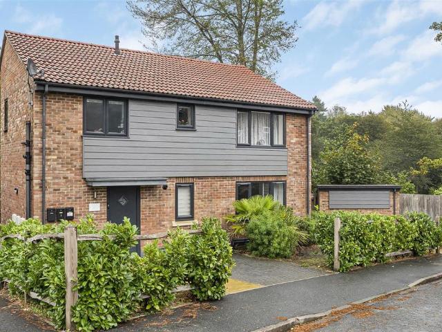 Flat for sale in Cold Ash Hill, East Hampshire