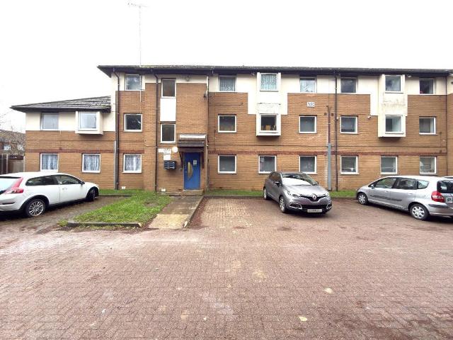Flat for sale in Spring Park, Luton