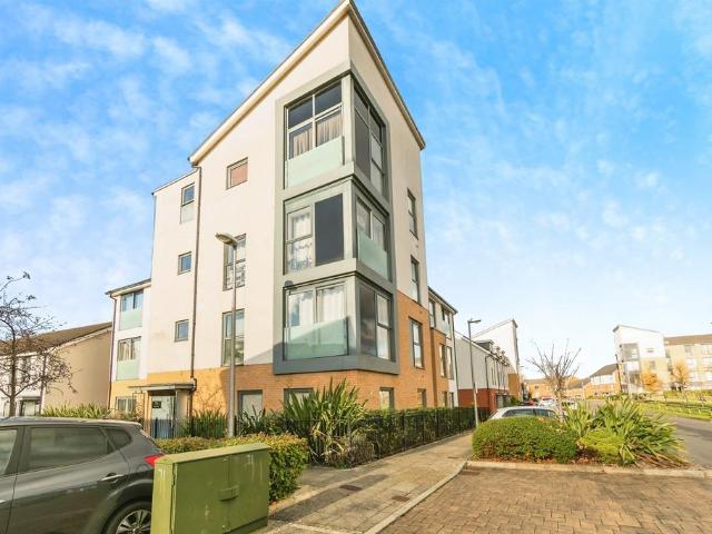 Flat for sale in Whitley, Reading
