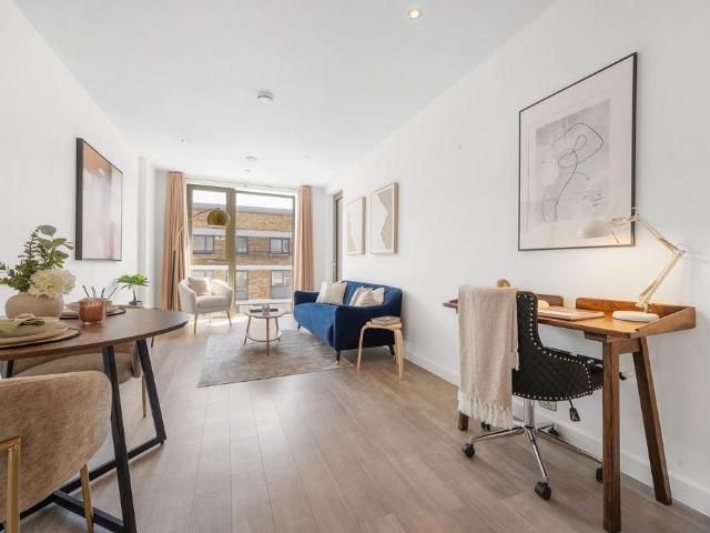 Flat for sale in Brixton, Greater London