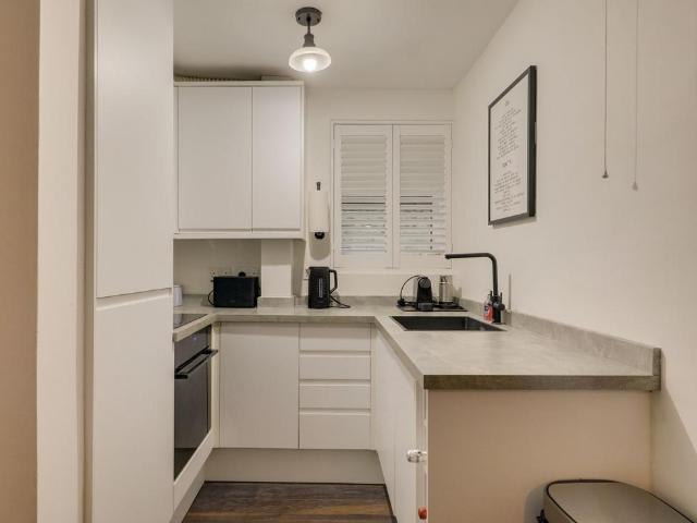 Flat for sale in Penge, Greater London