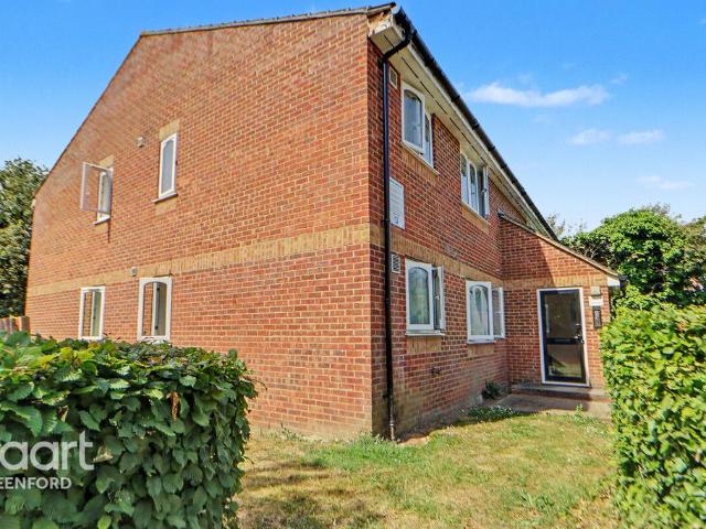 Flat for sale in London Borough of Ealing, Greater London