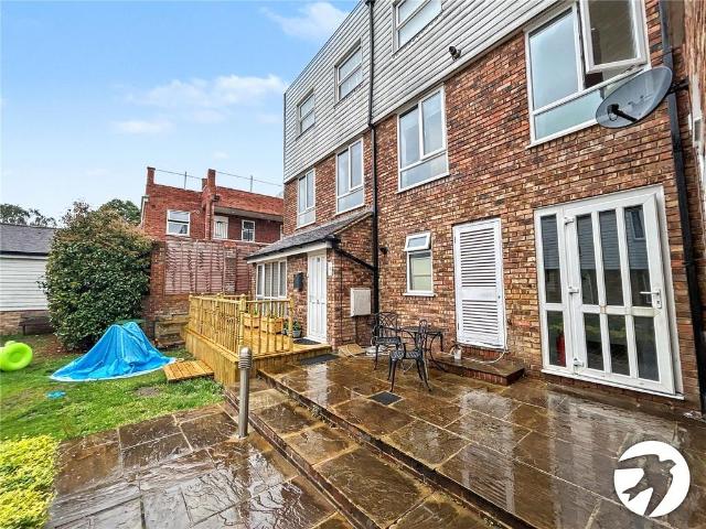 Flat for sale in North Cray, Greater London