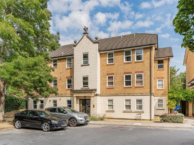 Flat for sale in Carshalton Beeches, Greater London