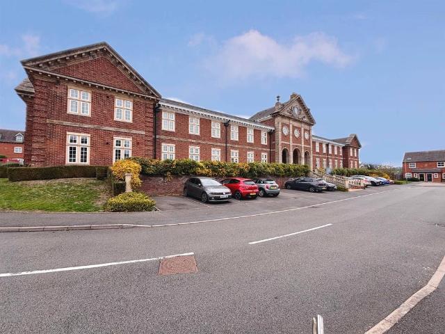 Flat for sale in Green Close, Warwickshire