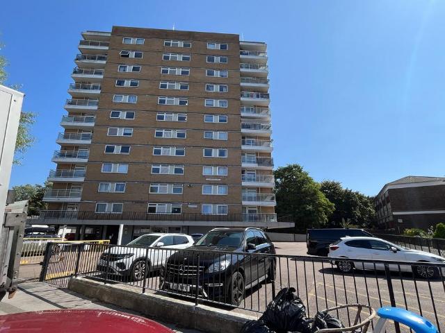 Flat for sale in Ramsden, Greater London