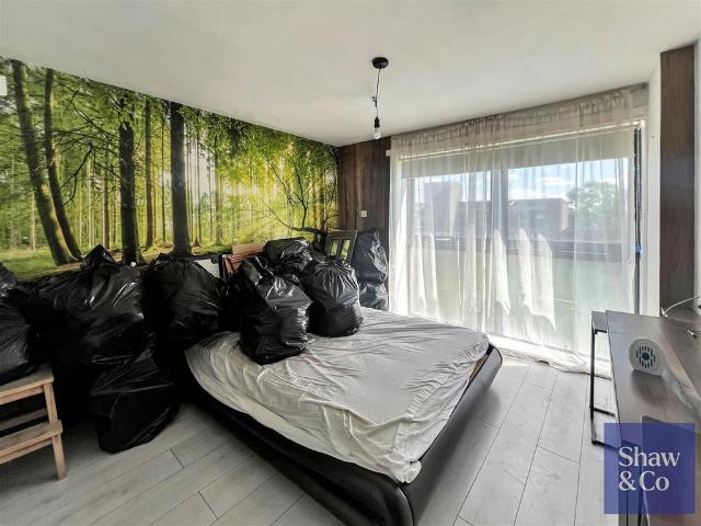 Flat for sale in London Borough of Hounslow, Heston