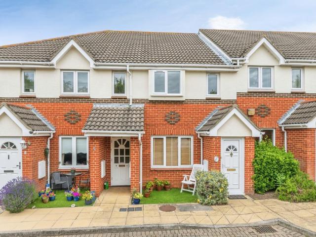 Flat for sale in Navestock Side, Essex