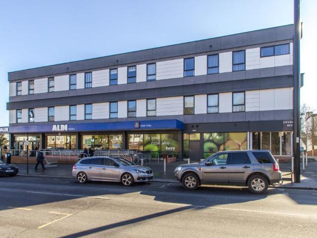 Flat for sale in London Borough of Croydon, Selsdon