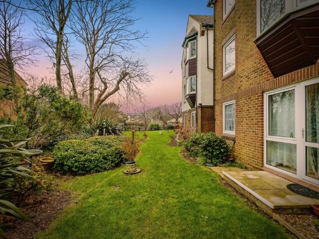 Flat for sale in Fishersgate, West Sussex
