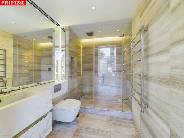 Flat for sale in Victoria, Greater London