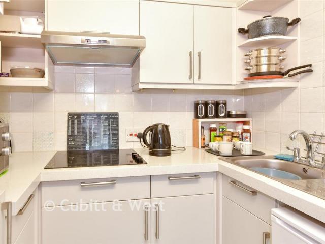 Flat for sale in Lewes, Iford