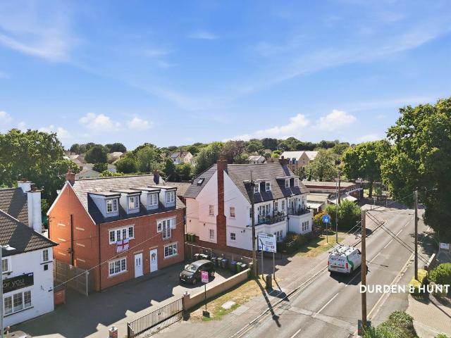 Flat for sale in Barling, Essex