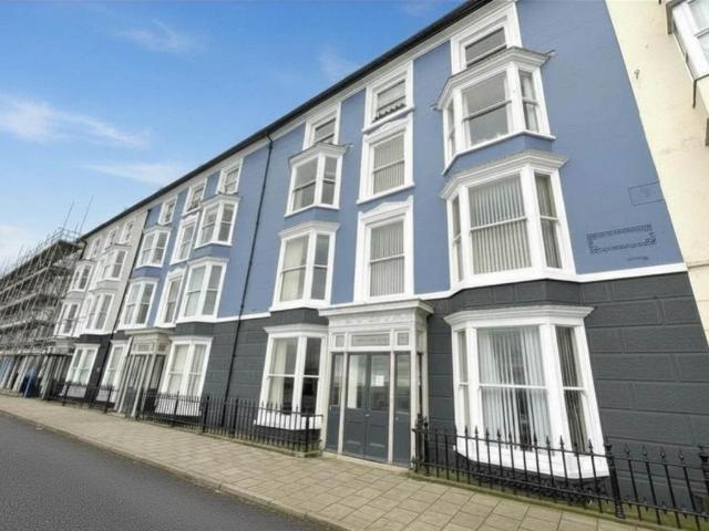 Flat for sale in Waun Fawr, Wales