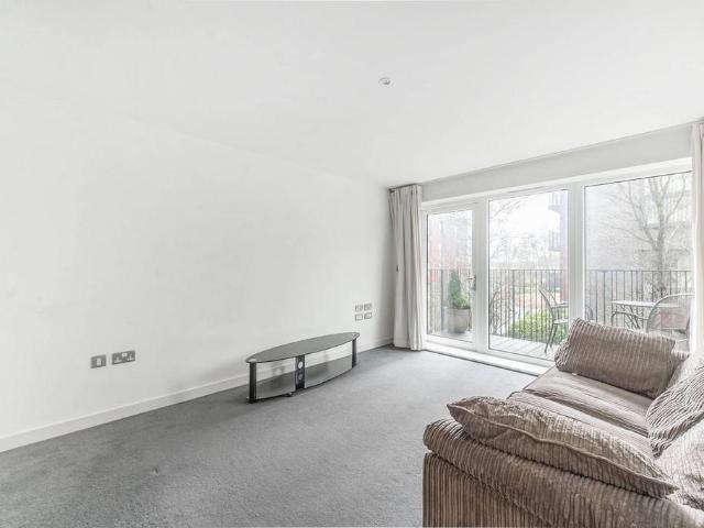 Flat for sale in Little Stanmore, Greater London