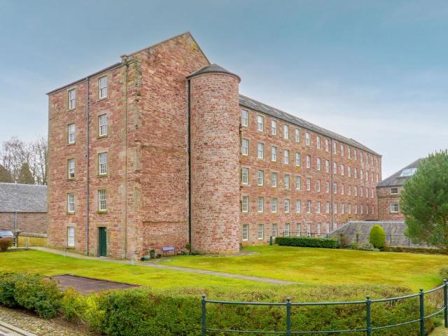 Flat for sale in Stanley, Scotland