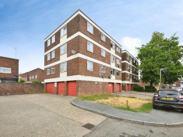 Flat for sale in Latton Bush, Harlow