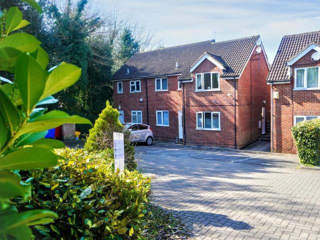 Flat for sale in Castlefield, Cressex