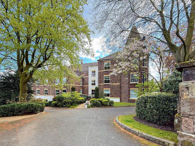 Flat for sale in Woolton, Calderstones