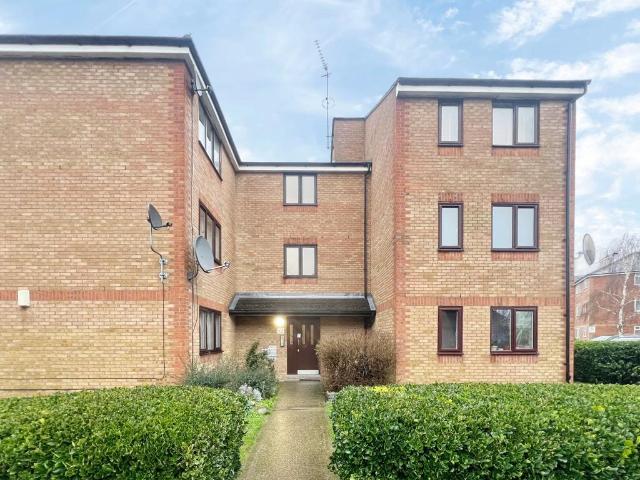 Flat for sale in South Ockendon, Essex