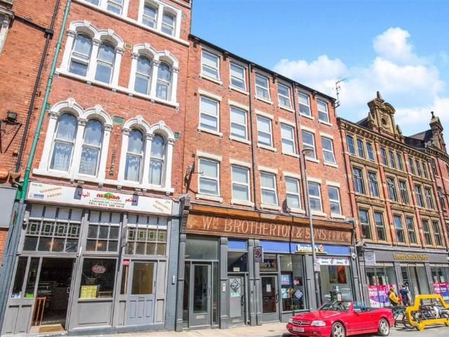 Flat for sale in West Yorkshire