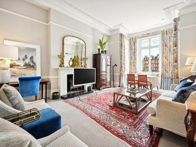 Flat for sale in Brompton, Greater London