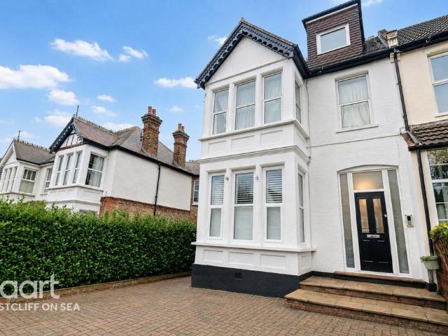 Flat for sale in Westcliff-on-Sea, Southend-on-Sea