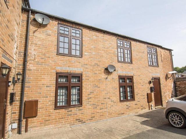 Flat for sale in Stanford On Avon, Leicestershire