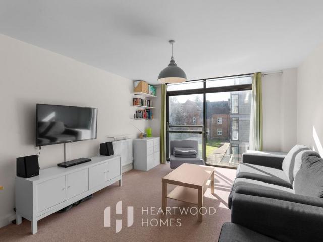 Flat for sale in St Albans, Five Acres