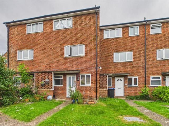 Flat for sale in King's Walden, Hertfordshire