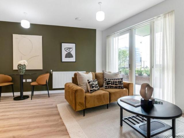 Flat for sale in Charlton Riverside, Greater London