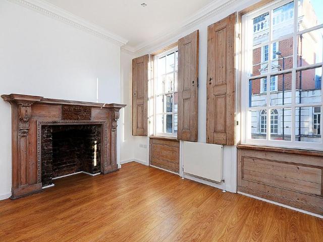 Flat for sale in King's Cross, Greater London
