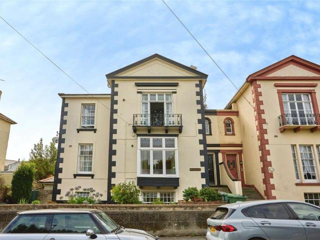 Flat for sale in Binstead, Ryde