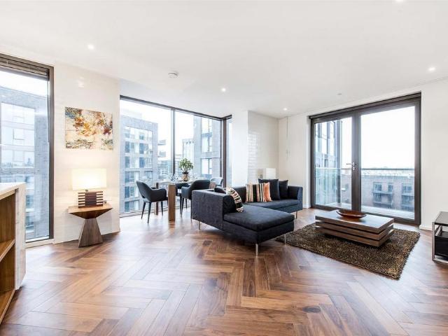 Flat for sale in Battersea, Greater London