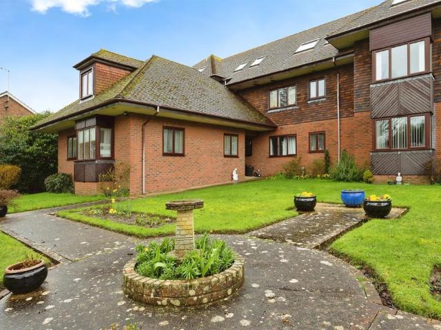 Flat for sale in Perryfields, West Sussex