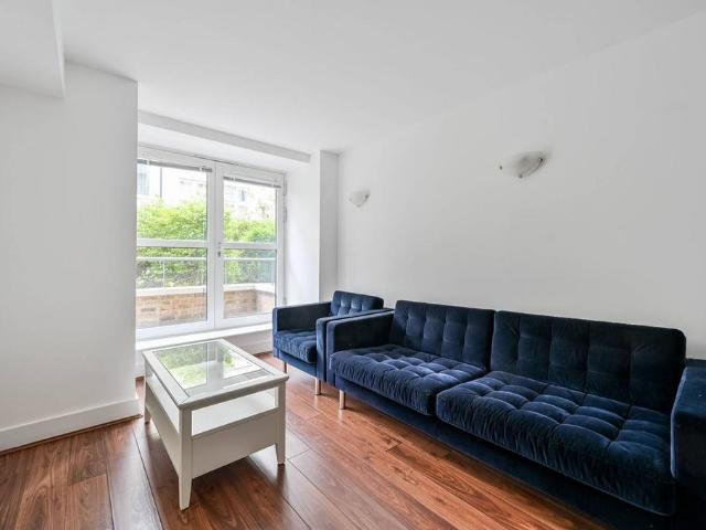 Flat for sale in Royal Arsenal Riverside, Greater London