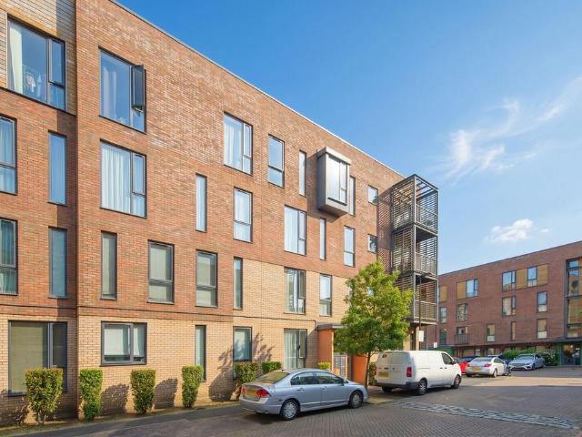 Flat for sale in Colindale, Greater London