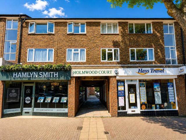 Flat for sale in Perryfields, West Sussex