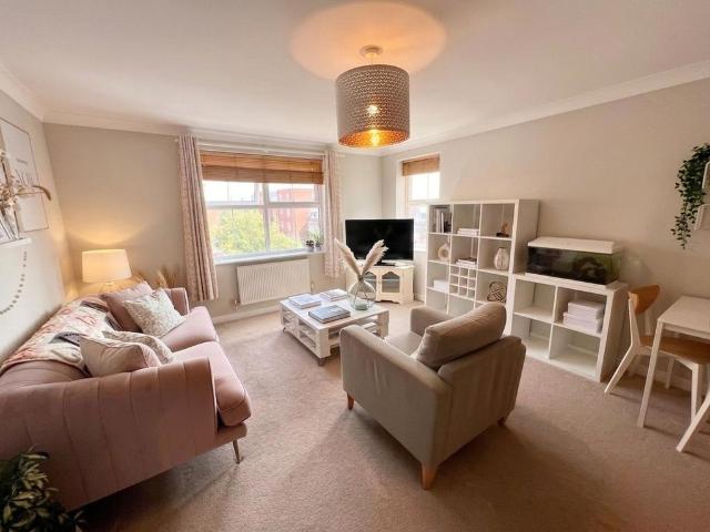 Flat for sale in Higher Broughton, Salford