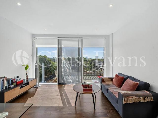 Flat for sale in London Borough of Lewisham, New Cross